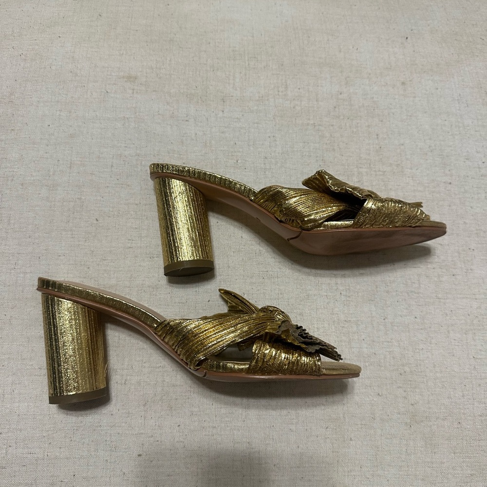 Gold Mules with Chunky Heel and Knotted Design